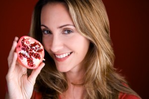 pomegranate juice - collagen - Vitamin C - glowing skin