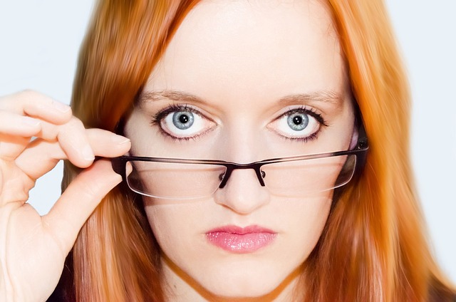 Eyeglasses makeup tricks