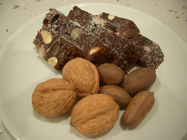 Pecan nuts benefits uses