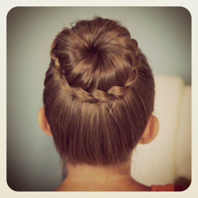 Simple and Cute Back to School Hairstyle Ideas for Girls - Stylish Walks